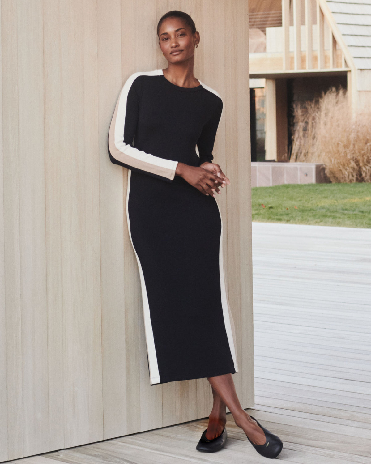 JPG-BI-20251120_SPANX_SP26_21909R-VryBlkDnePdr_Editorial_013_cropped